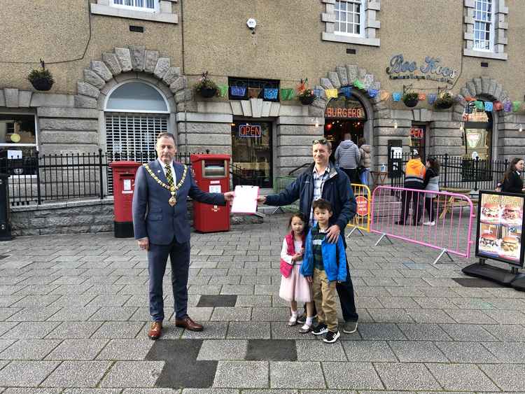 Sean Stratton with his children presents the Petition to the Mayor.