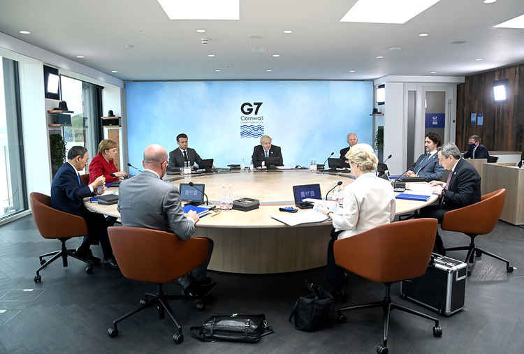 G7 and UN reps in a meeting.