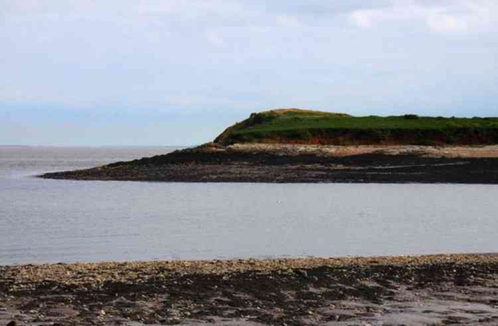 The East End of Sully Island: Steve Daniels: https://www.geograph.org.uk/photo/1971896