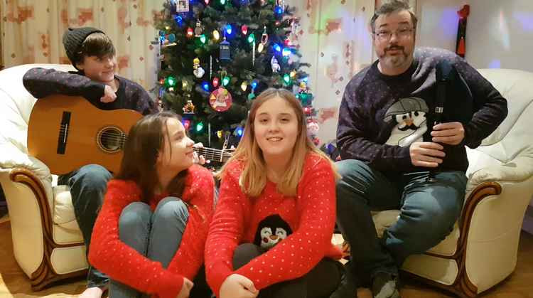 The Kramer family singing a traditional Welsh folk song (first published concert)