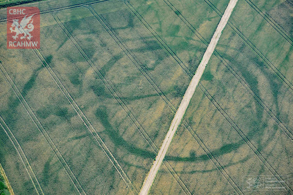 Cropmarks of a large prehistoric enclosure in the Vale of Glamorgan, with the faint footings of a probable Roman villa within (Crown Copyright RCAHMW)