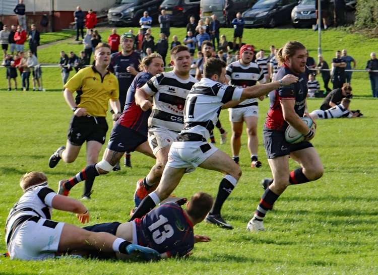 Tom Luck about to score after Andy Richards (13) has put in the hard yards.