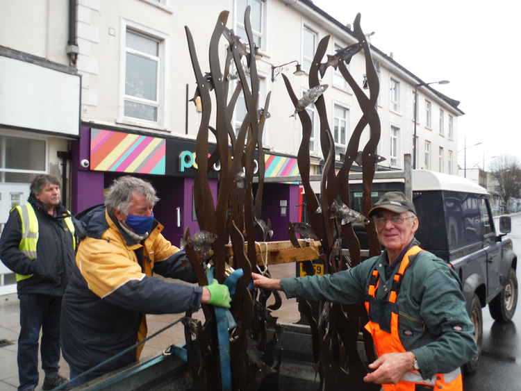 Carefully unloading the sculptures. Picture: Exmouth In Bloom