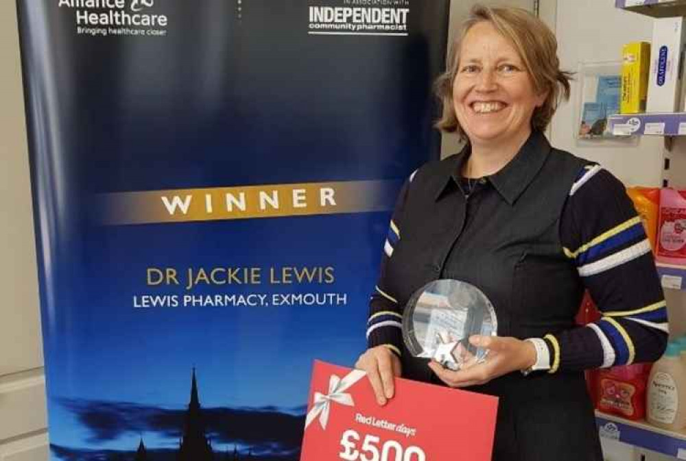 Dr Jackie Lewis with her award.