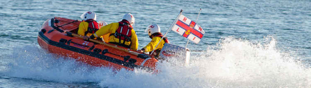 Exmouth RNLI Lifesavers speed to the rescue