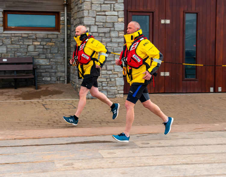 Volunteer RNLI Crew Geoff Mills (L) and Dougie Wright (R) in training for the event. Credit : John Thorogood / RNLI