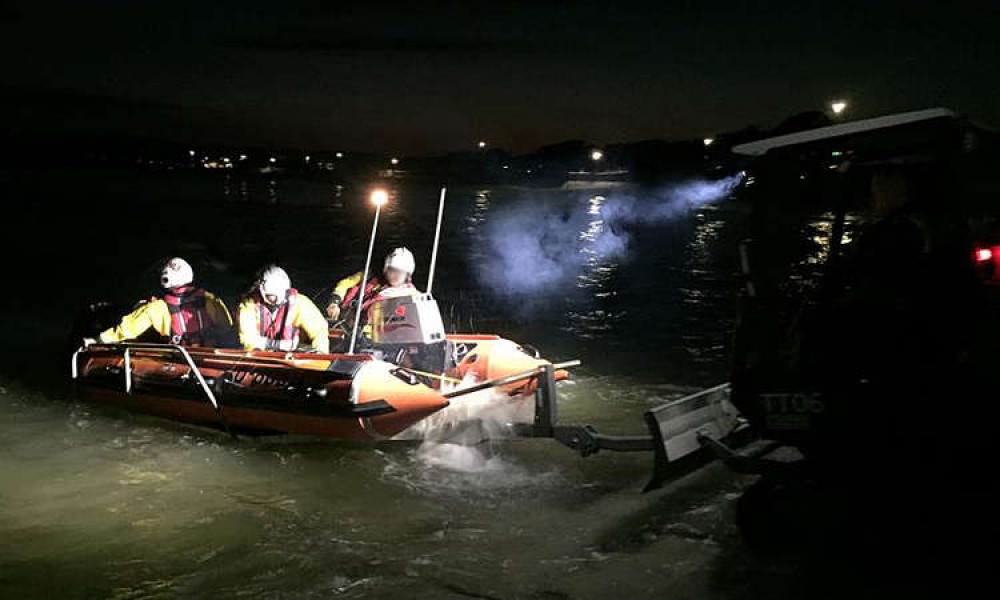 Exmouth RNLI Inshore Lifeboat attends the rescue. Credit : Chris Sims / RNLI