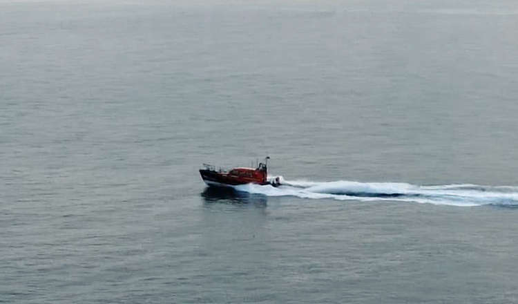 Exmouth RNLI All Weather Lifeboat races to the scene. Credit:  Roger Moore / RNLI