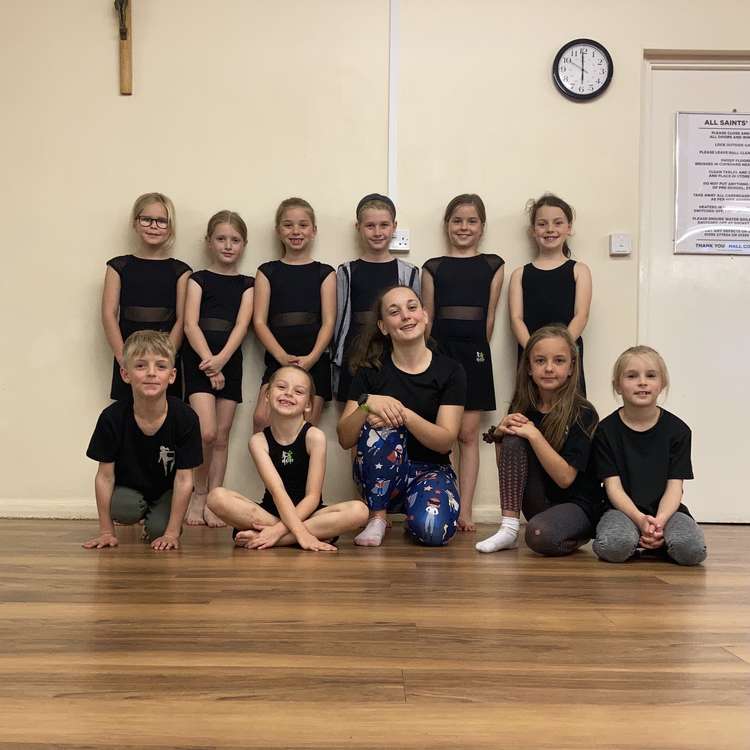 Rhiannon Annandale with a dance class. Credit: RA Dance Fitness