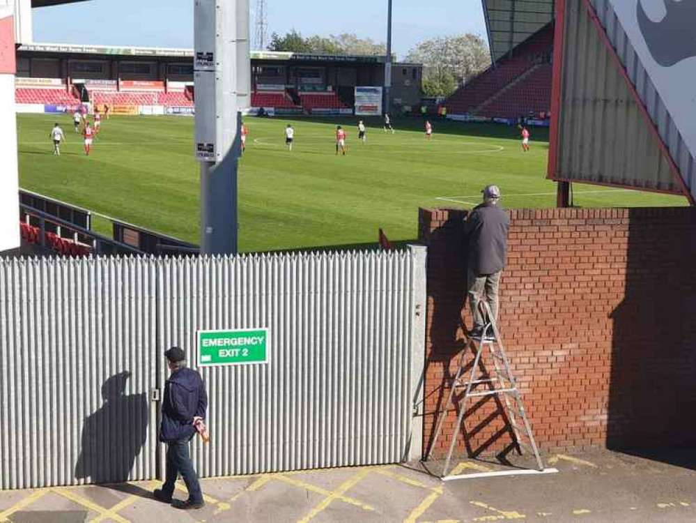 Paul has taken his own steps to watch the Alex. (With thanks to Andy Leslie)