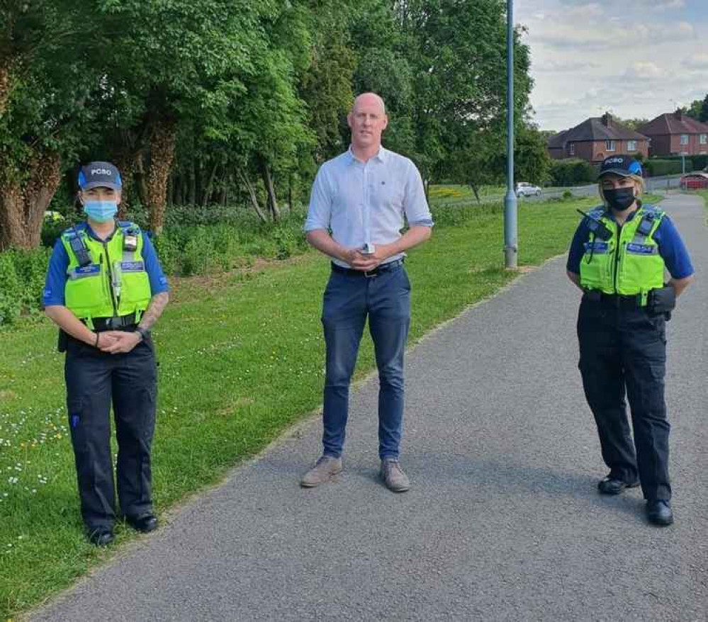 MP Kieran Mullan met PCSOs in Leighton Greenway.