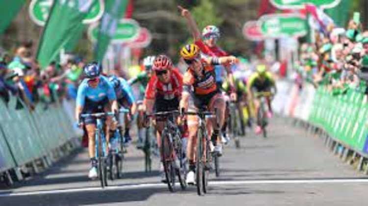 Women's Tour sprint finish in Felixstowe