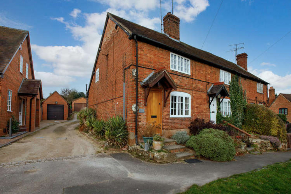 This week we have looked at a two-bed Grade-II listed cottage on The Bank