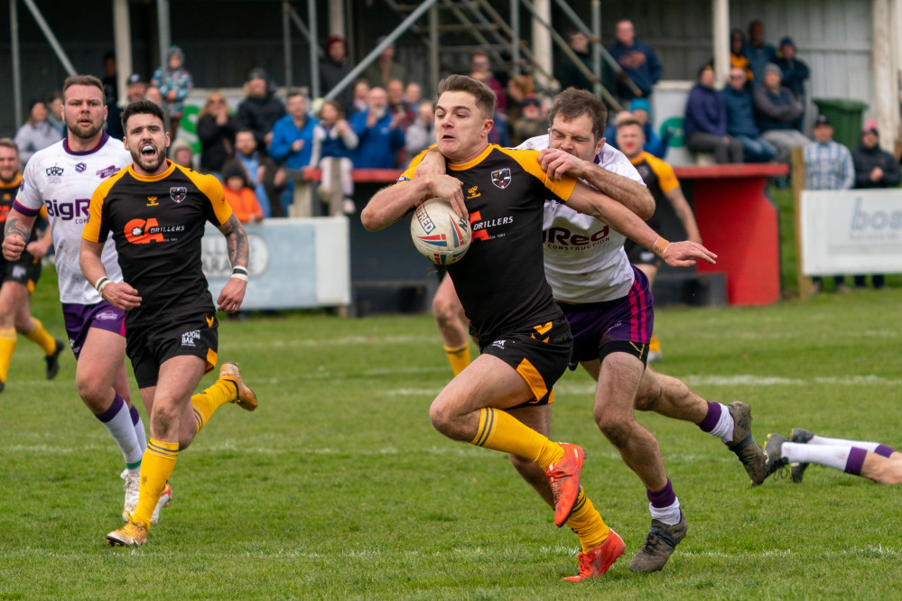 Harry Aaronson breaks through the Midlands defence – taken by Patrick Tod.