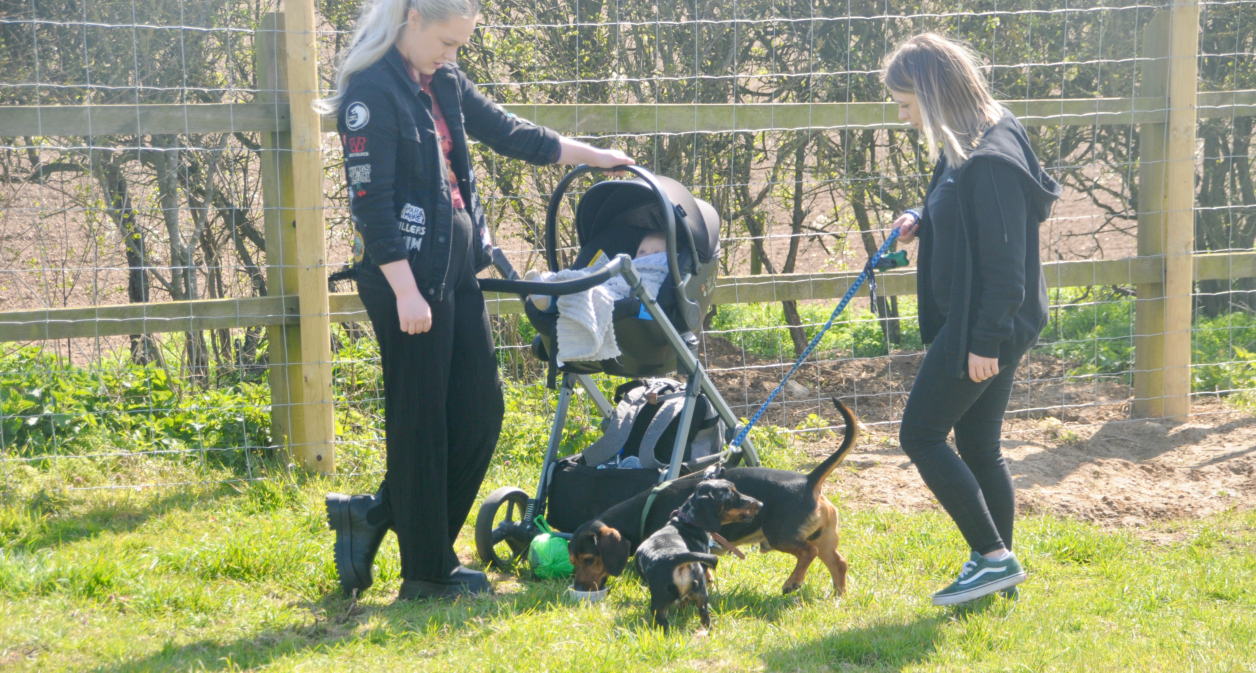 Quick drink while mums natter (Picture credit: Peninsula Nub News)