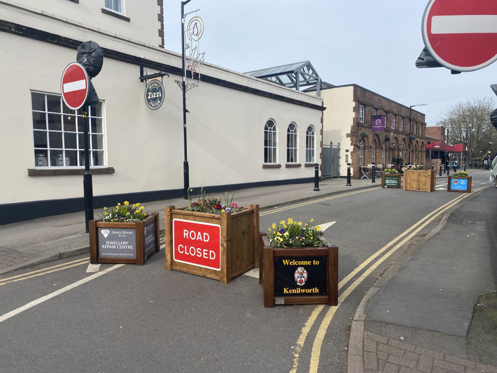 Station Road remains closed at its junction with Warwick Road