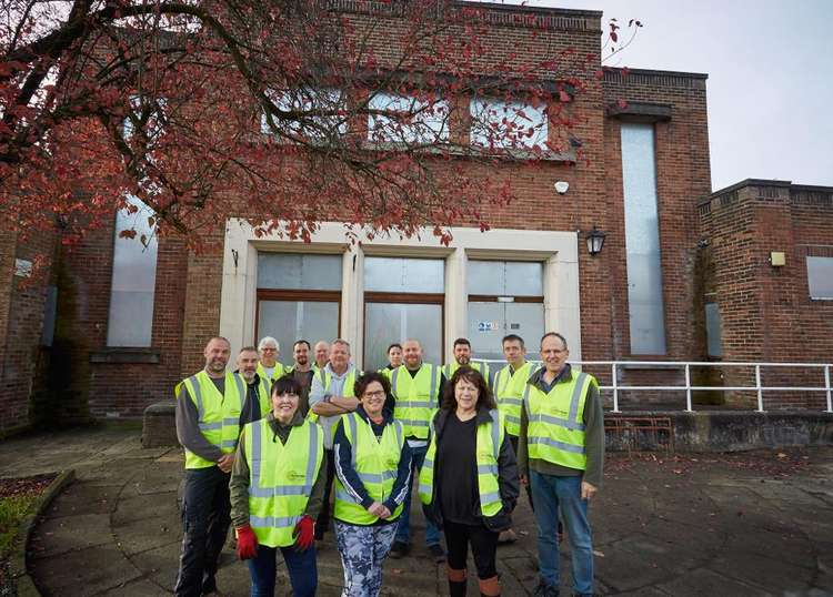 Donatable members in front of the former baths in Flag Lane.