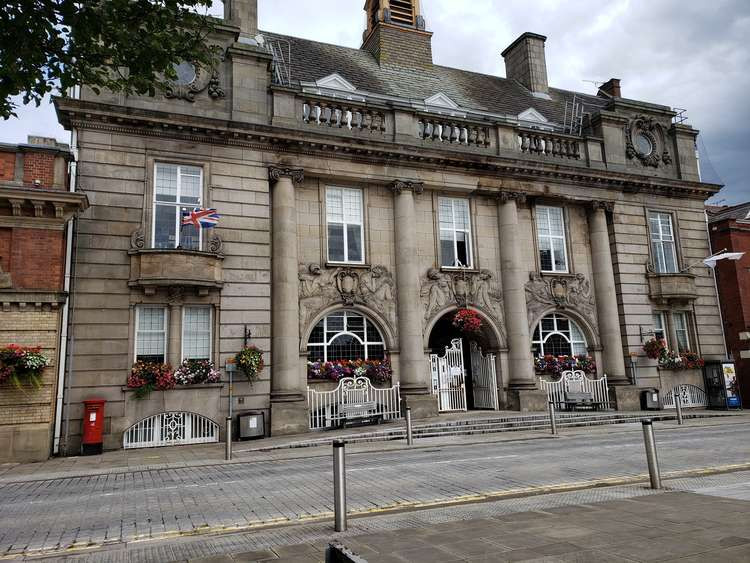 Concerns raised over access through the entrance gates of the Municipal Buildings.