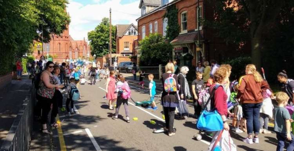 School Streets sees the roads containing school entrances turned into traffic-free zones when pupils arrive in the morning and leave in the afternoons (credit: Pinterest)