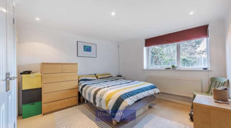 A well proportioned master bedroom with its own en-suite (credit: Winkworth)