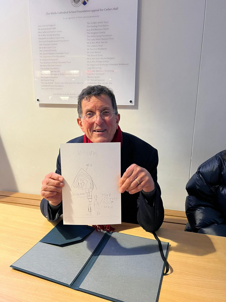 Antony Gormley with drawing by William du Plessis age 7