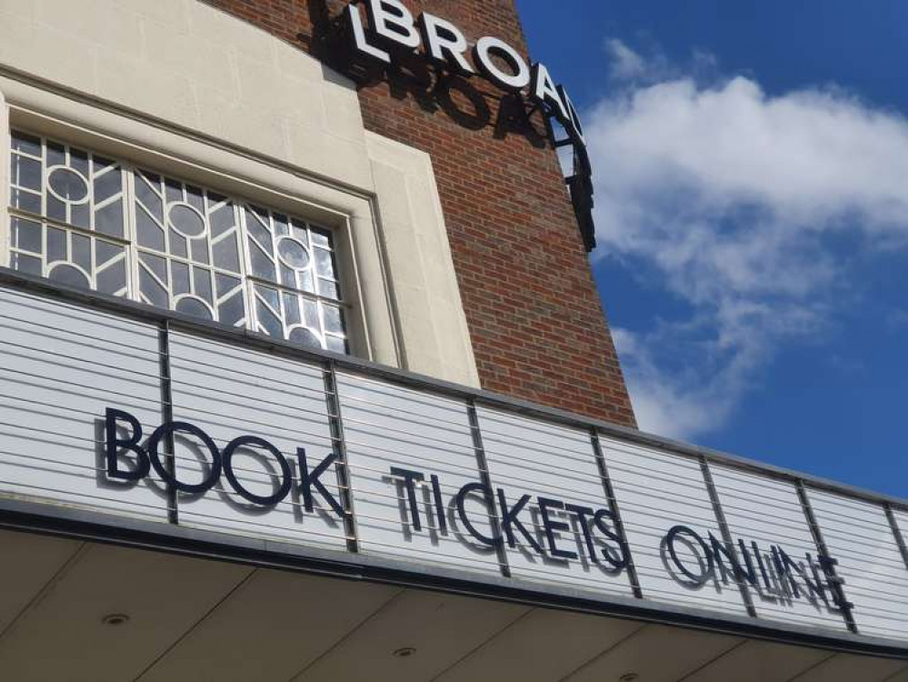 Letchworth: Covid staff shortages forces Broadway Cinema to temporarily close. PICTURE: Letchworth's wonderful Art Deco Broadway Cinema. CREDIT: @LetchworthNub