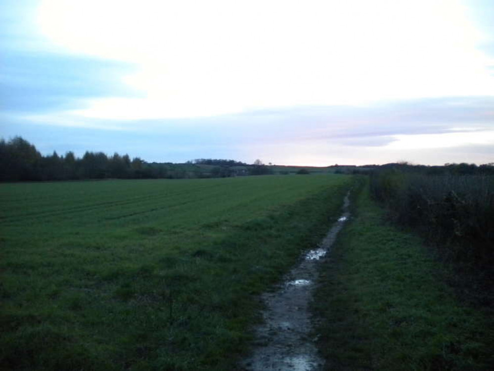 Public footpath to Whyburn Farm. © Copyright Richard Vince and licensed for reuse under Creative Commons Licence.