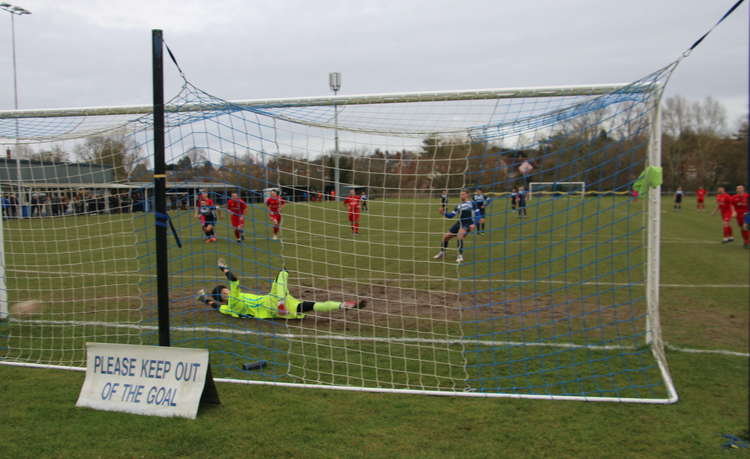 Joel Glover puts away the penalty (Picture credit: Ian Evans/Hadleigh Nub News)