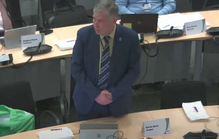 Cllr Derek Davis speaking at Babergh council meeting