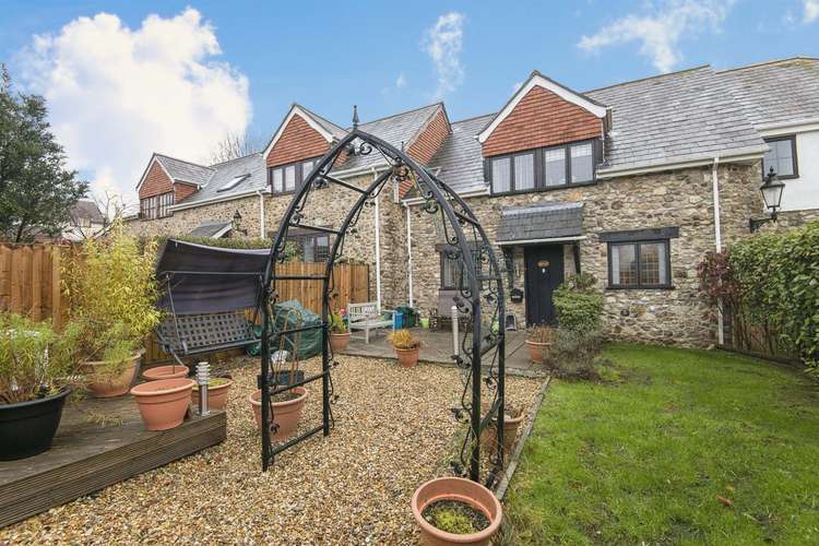 Cadhay Cottage in Chardstock (use the white dots or arrows on image above to scroll through all photos)