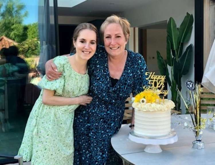 Karen and her daughter (Photo: Farleigh Hospice)