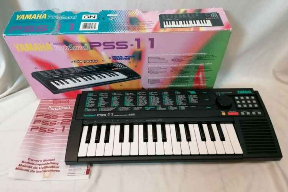 KEYBOARD Yamaha PortaSound PSS 11 Electronic Keyboard