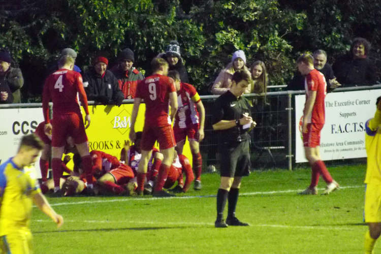 Felixstowe celebrate winner (Picture credit: Felixstowe Nub News)