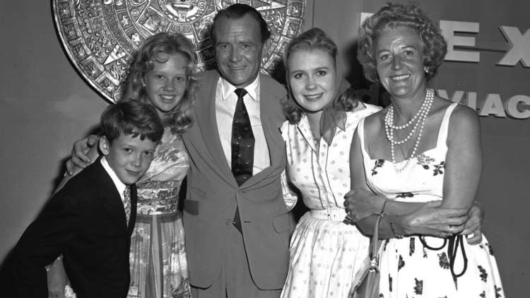 Sir John Mills with his family [Credit: LA Time]