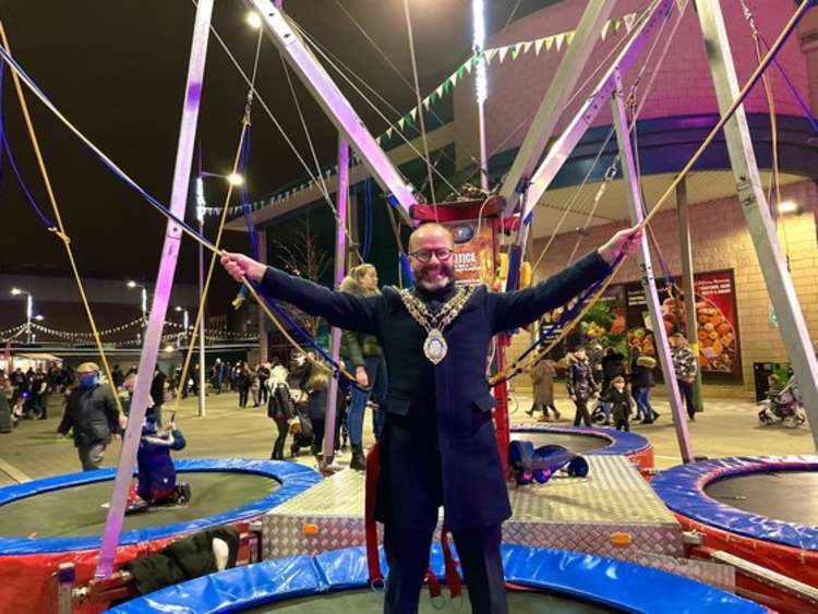 Mayor Cllr Cllr David Dadds led the fireworks countdown.