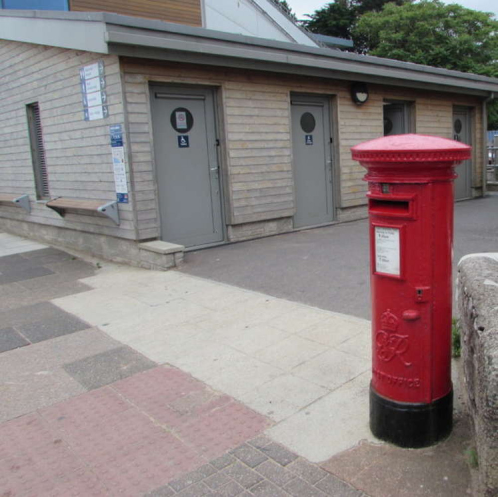 King George VI pillarbox near public toilets, Queen's Drive, Exmouth cc-by-sa/2.0 - © Jaggery - geograph.org.uk/p/5471196