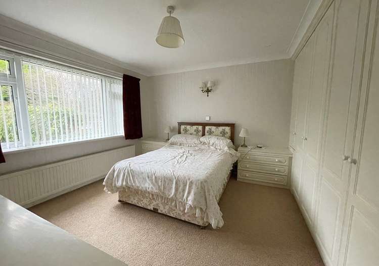 A bedroom (Whitton and Laing)