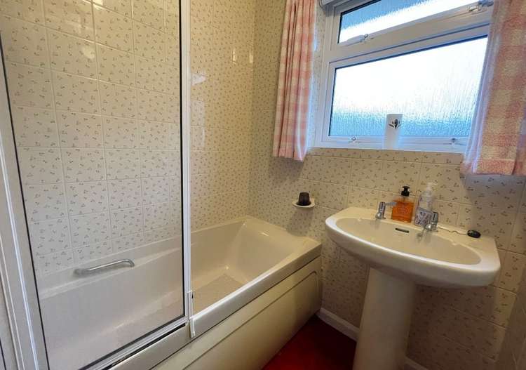The bathroom (Whitton and Laing) The bathroom (Whitton and Laing)