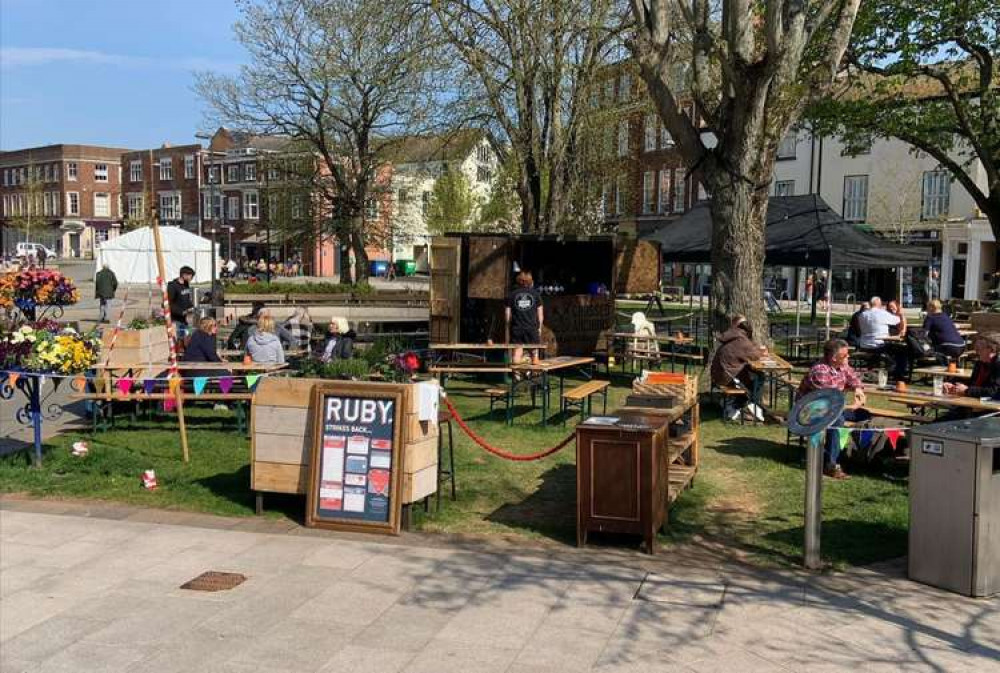 An example of outdoor seating on a grassed area of the Strand in 2021 (The Grapevine Brewhouse)