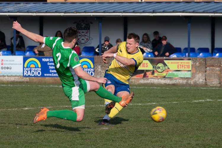 Levi Landracombe makes it 1-1 (Simon Reeves)