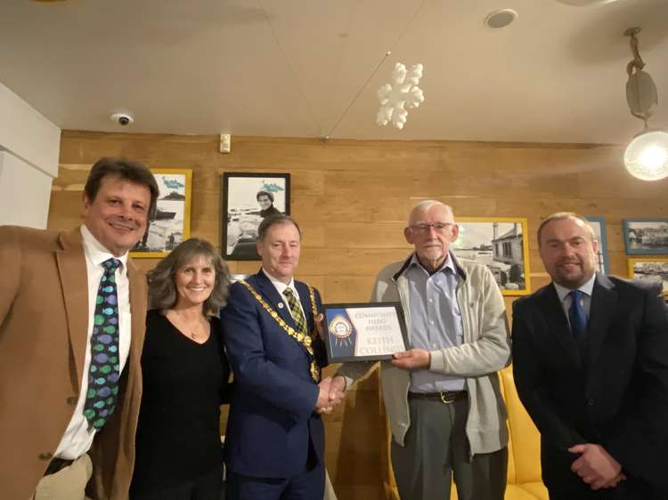 Keith Collings with Pete and Sue Fraser, Mayor Steve Eva, and Town Manager Richard Gates.