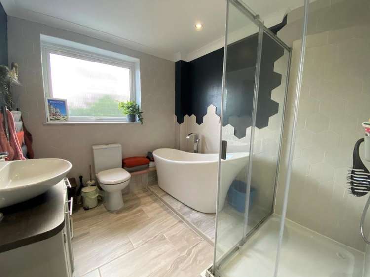 Bath/shower, Trewarton Road Penryn. Bath/shower, Trewarton Road Penryn.