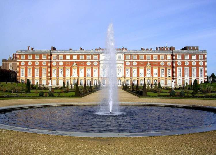 The magnificent grounds of Hampton Court Palace (Image: Mark Percy / Hampton Court Palace South Facade / CC BY-SA 2.0)