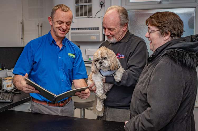 Charter Vets Clinical Director Marcus Johnstone with Adrian and Mandy Hancock and Sammy.