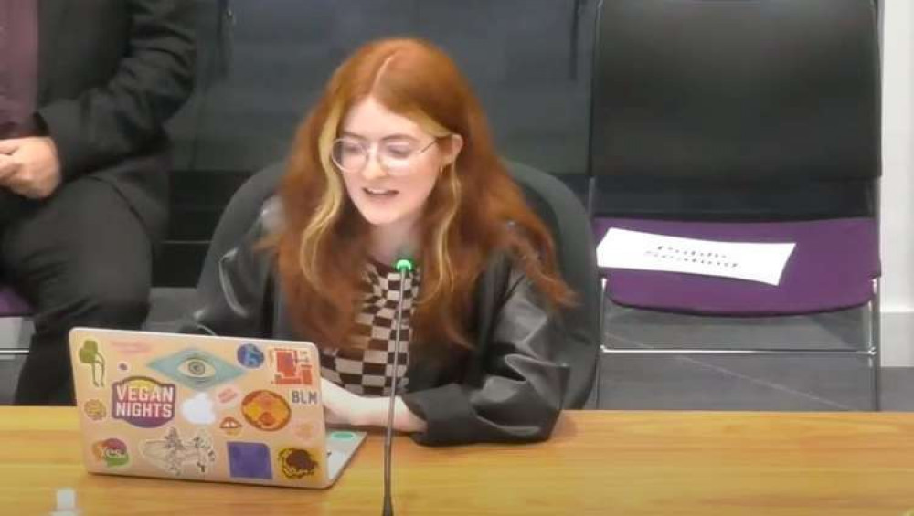Clíona spoke about her petition at the borough council meeting, 21 September. (Image: screenshot Hounslow Council meeting/Youtube)