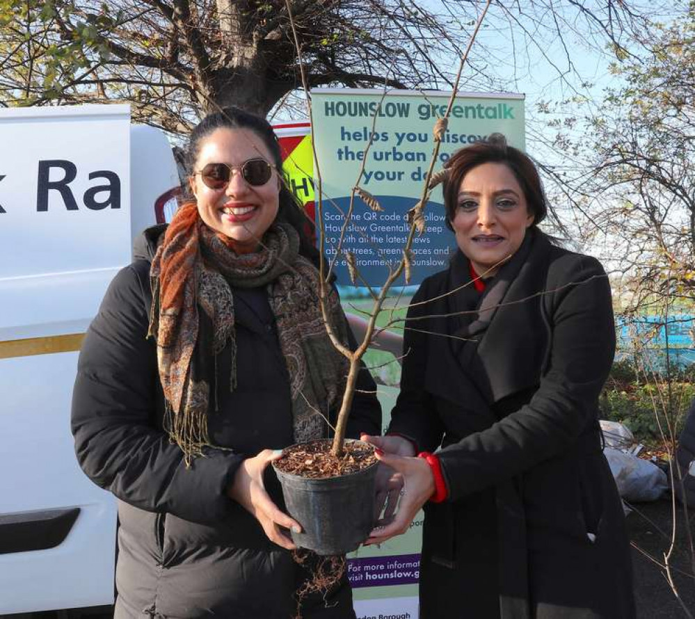 Houslow Council's Cabinet Member for Leisure Services, Cllr Samia Chaudhary with resident Eline Sibia at the tree giveaway event. (Image: Hounslow Council)