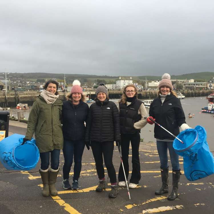 More than people 100 took to West Bay for a beach clean in memory of Simon Jordan (Image: courtesy of Roy Beal)