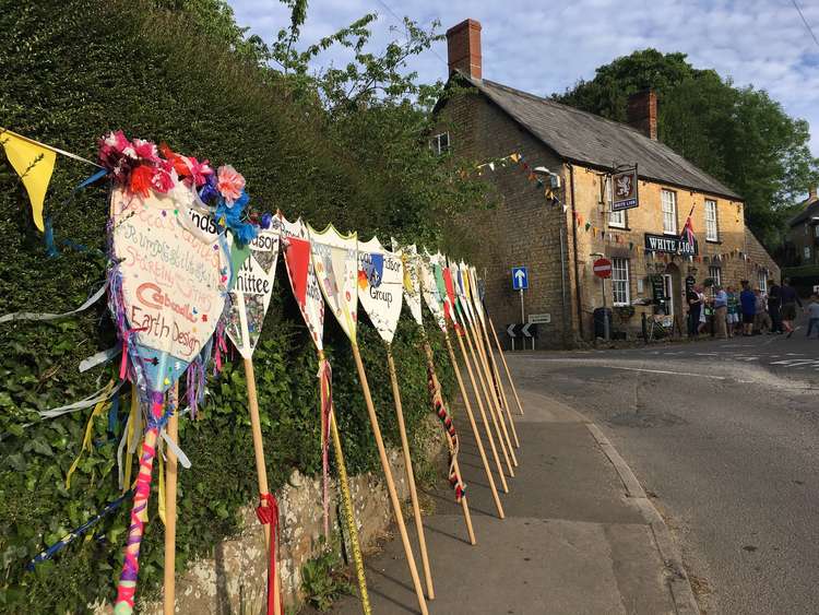 Campaign to save Broadwindsor's White Lion pub by having the village run it