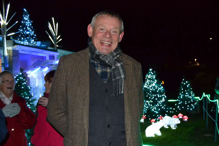 The Christmas lights in White Close, Bradpole, switched on by Martin Clunes raise more than £1,000 for Weldmar Hospicecare