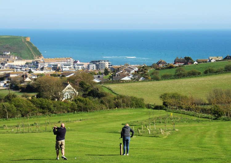 Pitch and putt at Highlands End Holiday Park